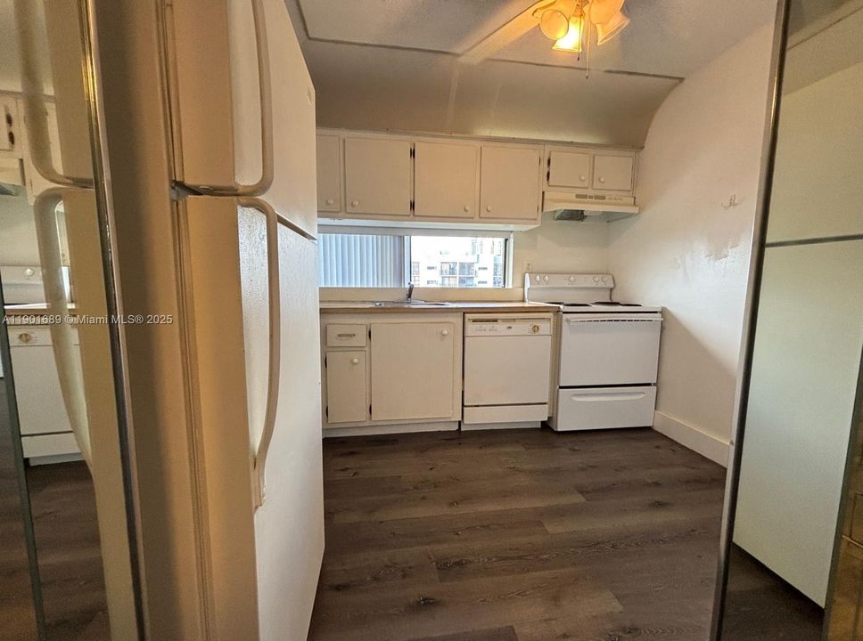 For Rent: $1,850 (1 beds, 1 baths, 767 Square Feet)