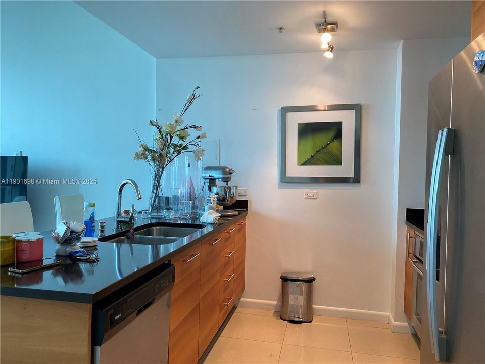 Recently Rented: $3,100 (1 beds, 1 baths, 761 Square Feet)