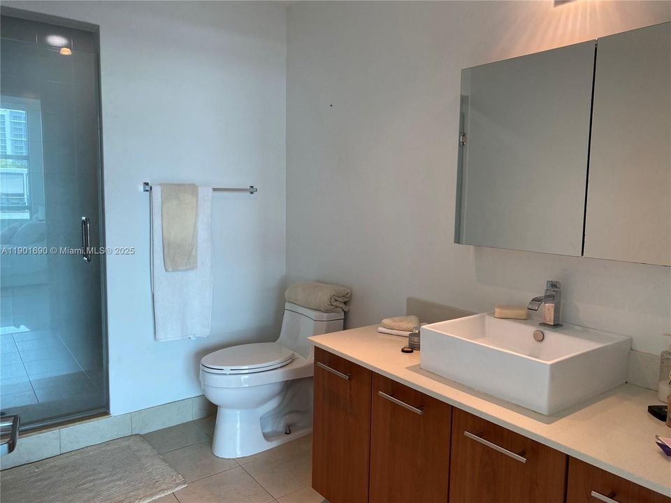 Recently Rented: $3,100 (1 beds, 1 baths, 761 Square Feet)