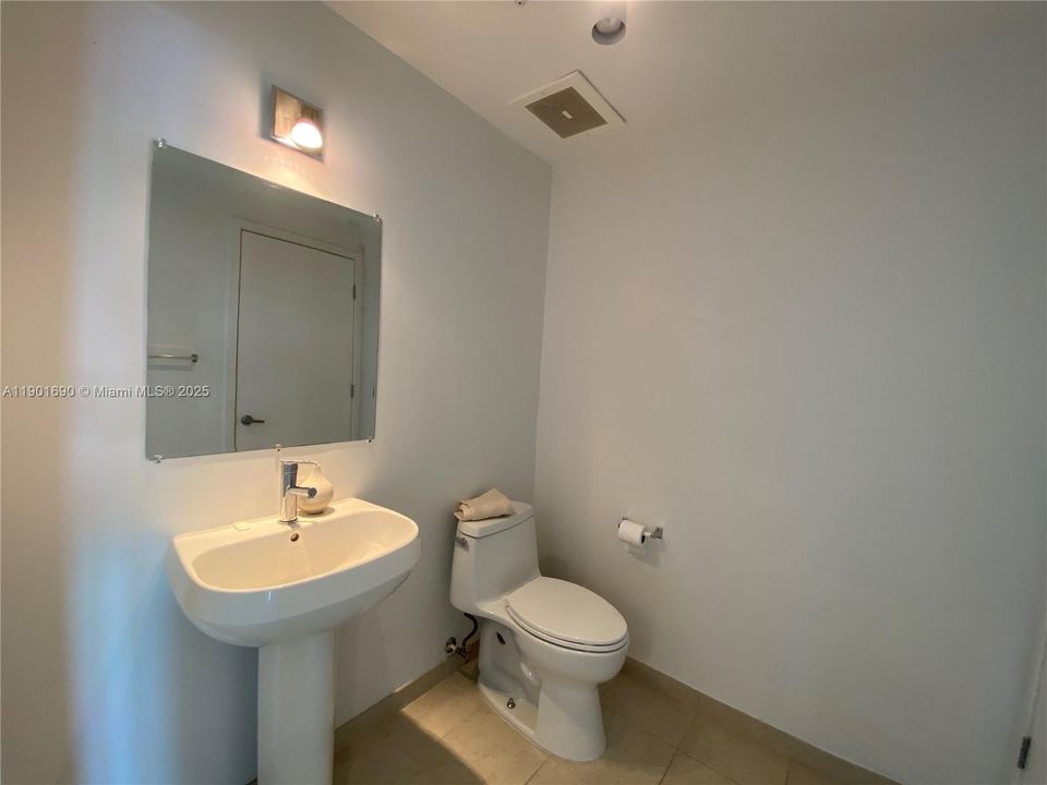 Recently Rented: $3,100 (1 beds, 1 baths, 761 Square Feet)