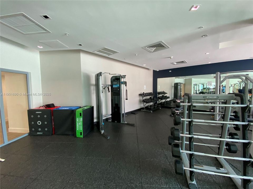 Recently Rented: $3,100 (1 beds, 1 baths, 761 Square Feet)