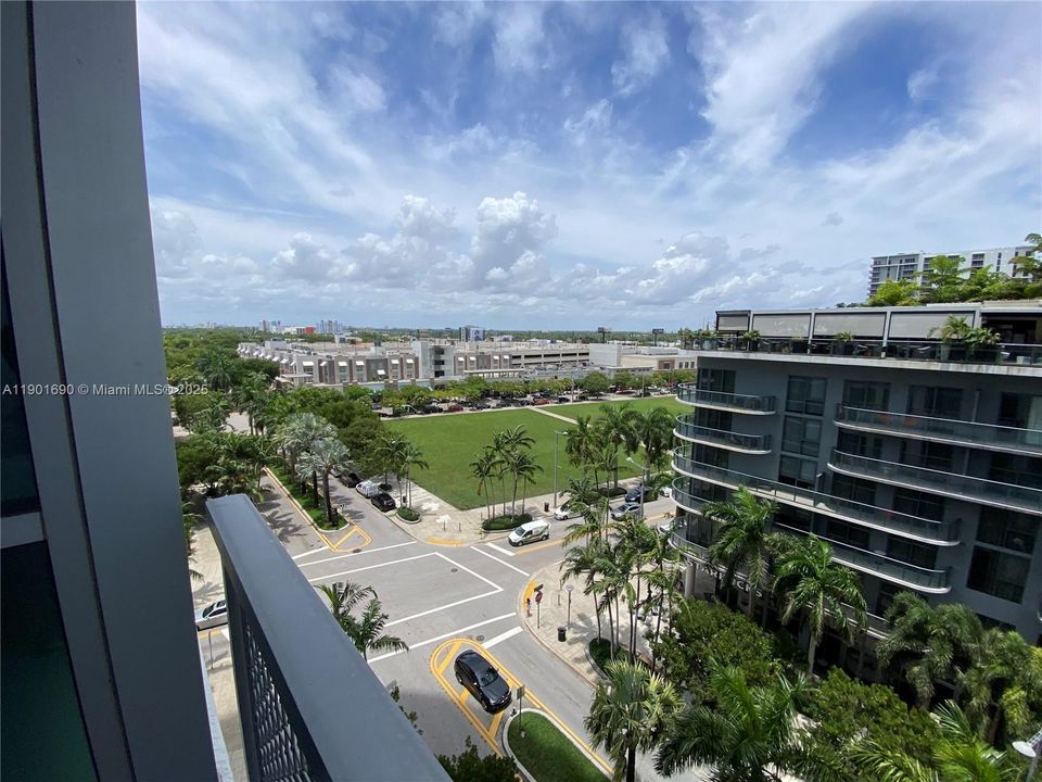 Recently Rented: $3,100 (1 beds, 1 baths, 761 Square Feet)