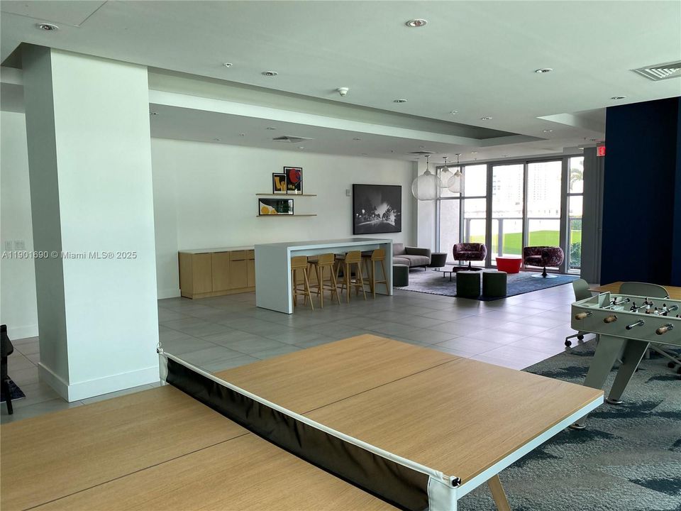 Recently Rented: $3,100 (1 beds, 1 baths, 761 Square Feet)