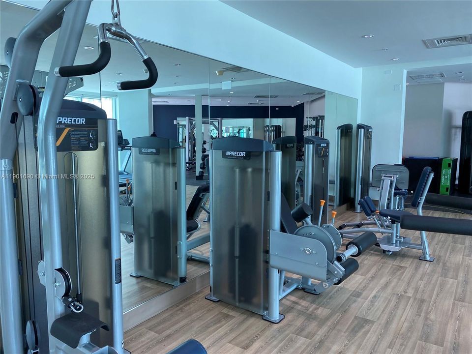 Recently Rented: $3,100 (1 beds, 1 baths, 761 Square Feet)