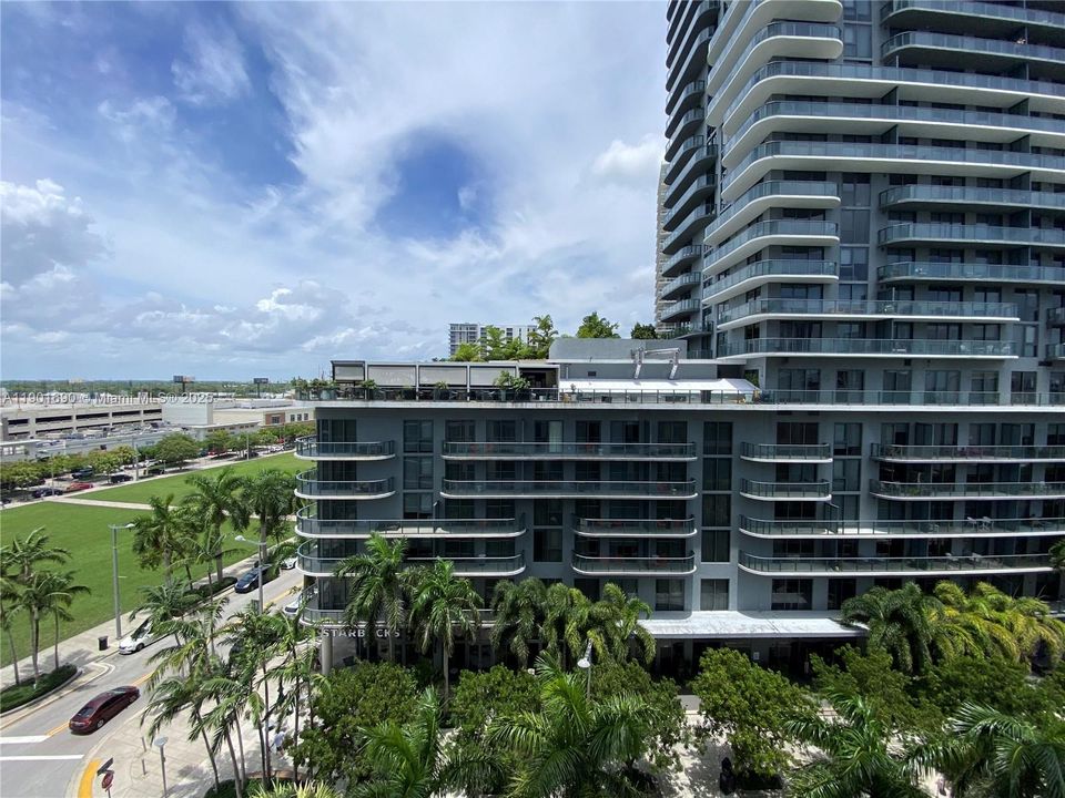 Recently Rented: $3,100 (1 beds, 1 baths, 761 Square Feet)