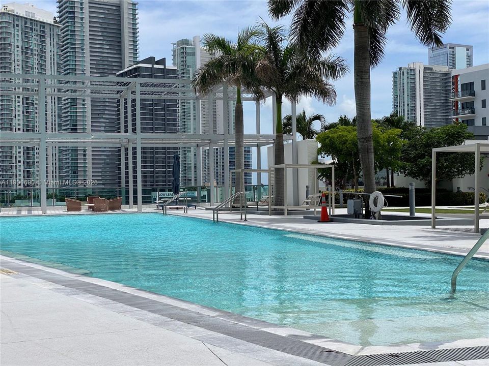 Recently Rented: $3,100 (1 beds, 1 baths, 761 Square Feet)