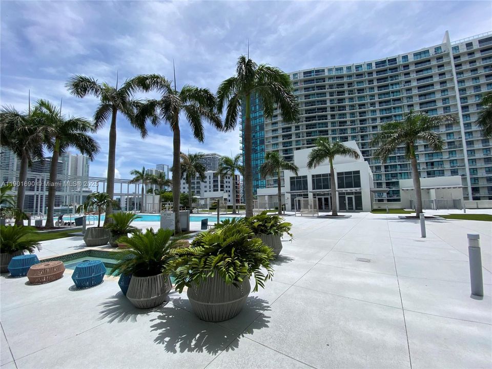 Recently Rented: $3,100 (1 beds, 1 baths, 761 Square Feet)