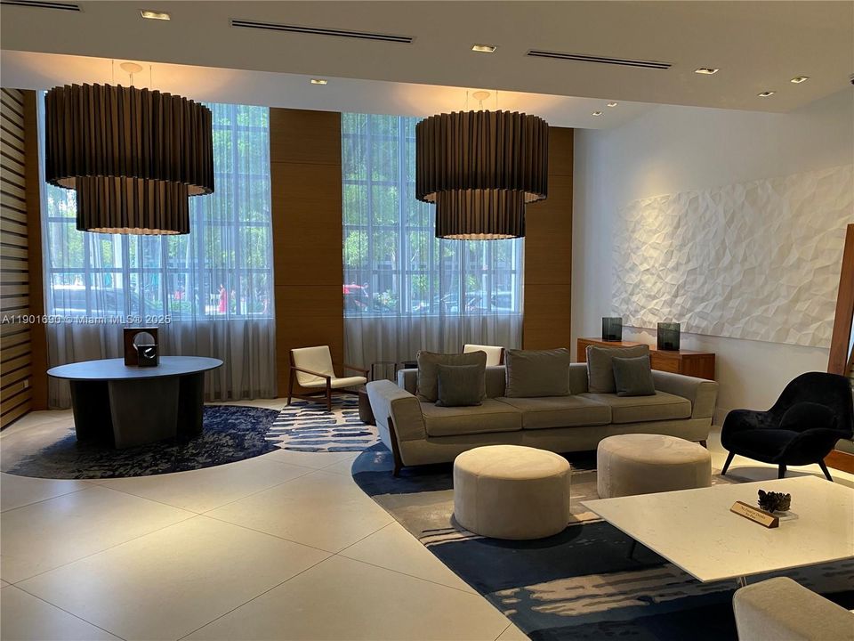 Recently Rented: $3,100 (1 beds, 1 baths, 761 Square Feet)