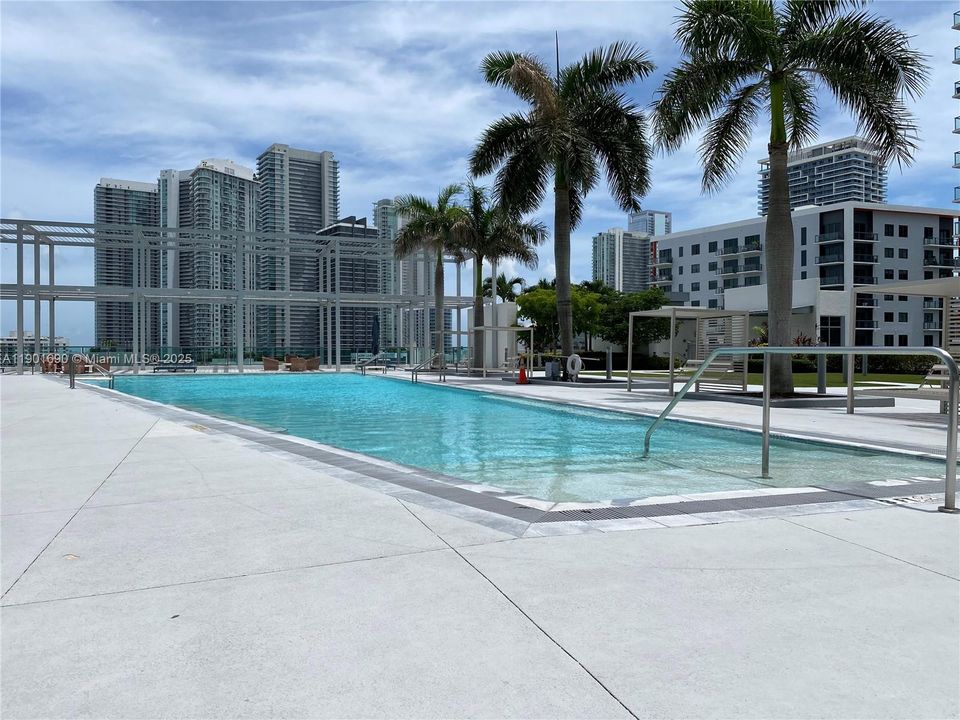 Recently Rented: $3,100 (1 beds, 1 baths, 761 Square Feet)