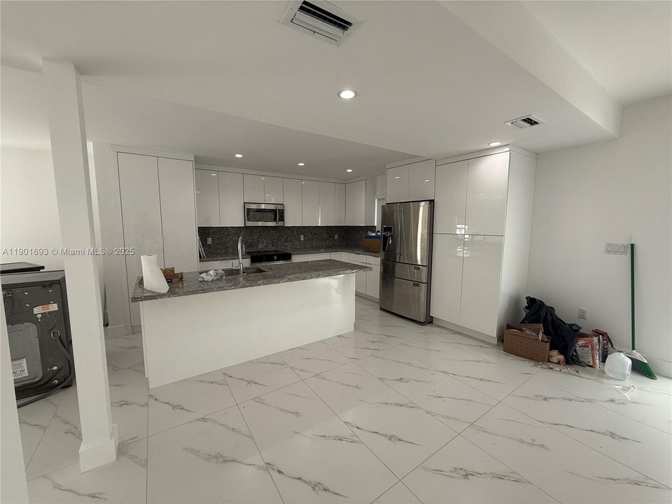 For Rent: $3,900 (3 beds, 2 baths, 2035 Square Feet)