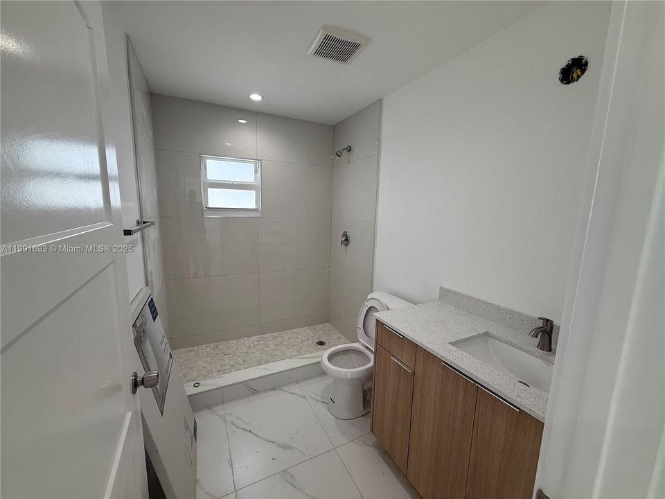 For Rent: $3,900 (3 beds, 2 baths, 2035 Square Feet)