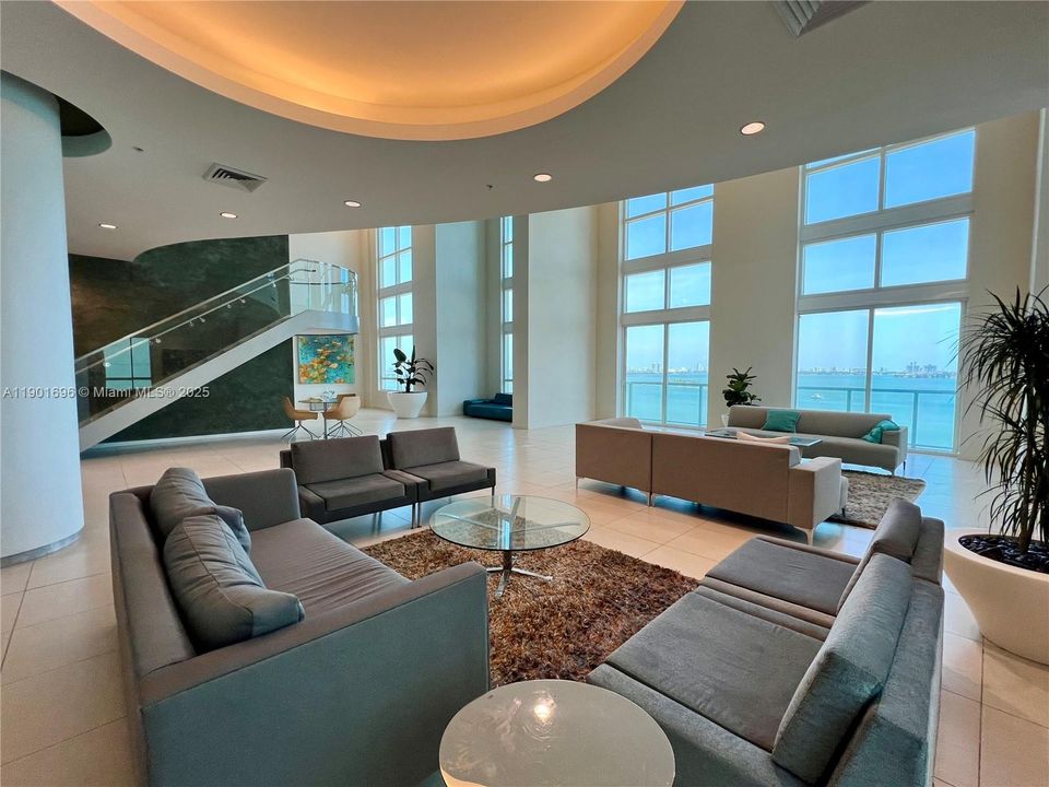 Recently Rented: $2,750 (1 beds, 1 baths, 838 Square Feet)