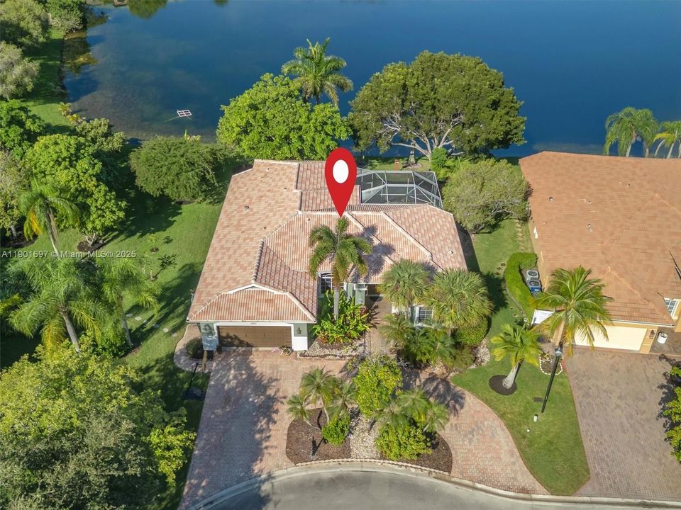 合同活跃: $750,000 (4 贝兹, 3 浴室, 2052 平方英尺)