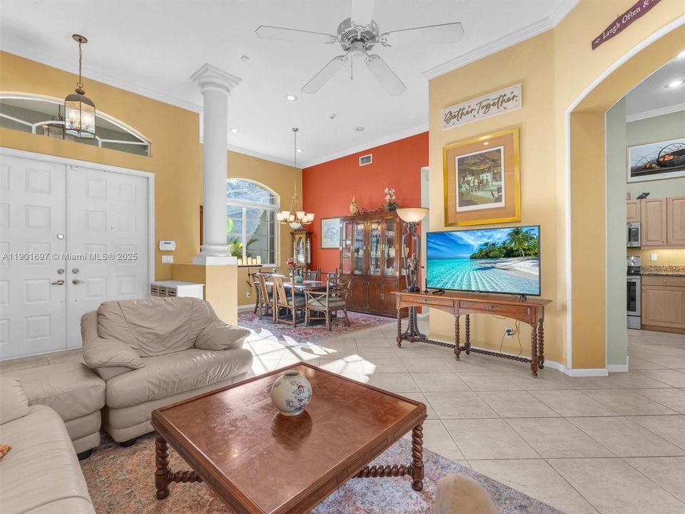 合同活跃: $750,000 (4 贝兹, 3 浴室, 2052 平方英尺)