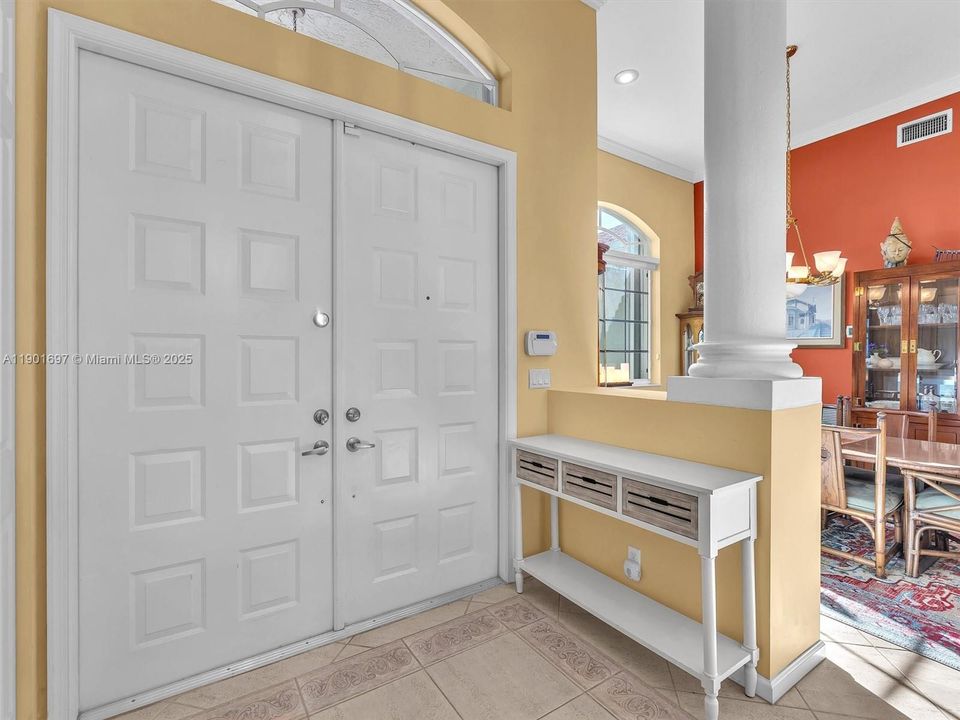 合同活跃: $750,000 (4 贝兹, 3 浴室, 2052 平方英尺)