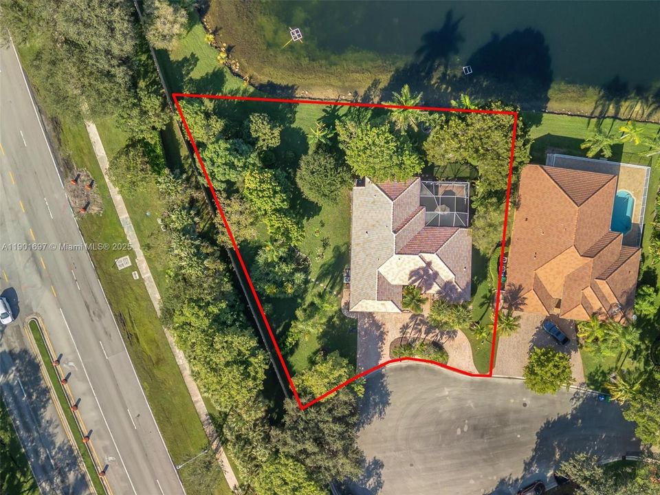 合同活跃: $750,000 (4 贝兹, 3 浴室, 2052 平方英尺)