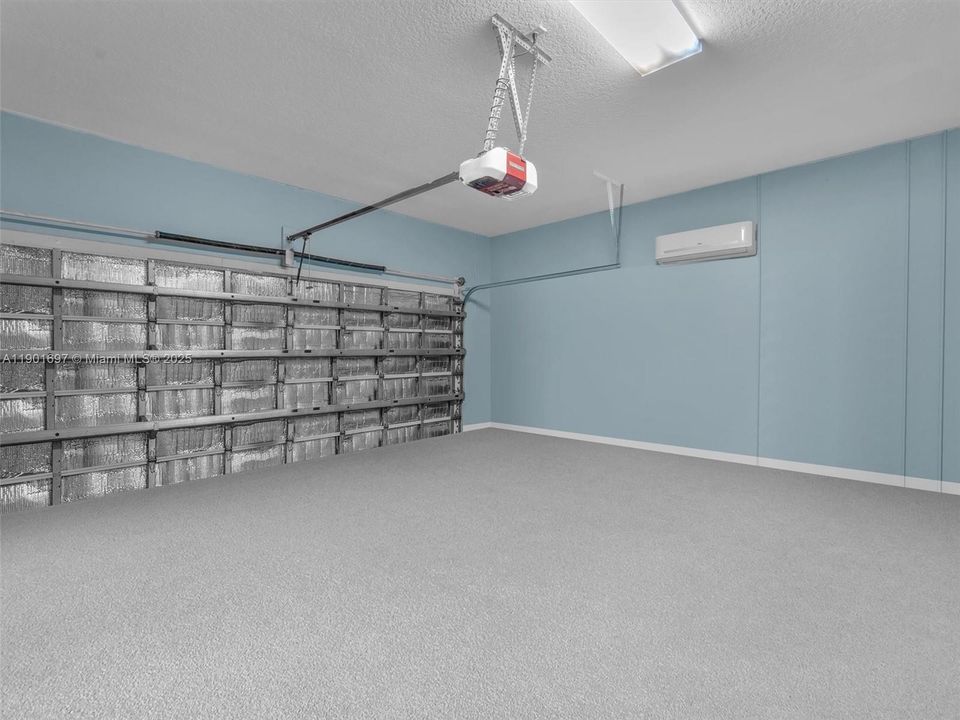 合同活跃: $750,000 (4 贝兹, 3 浴室, 2052 平方英尺)