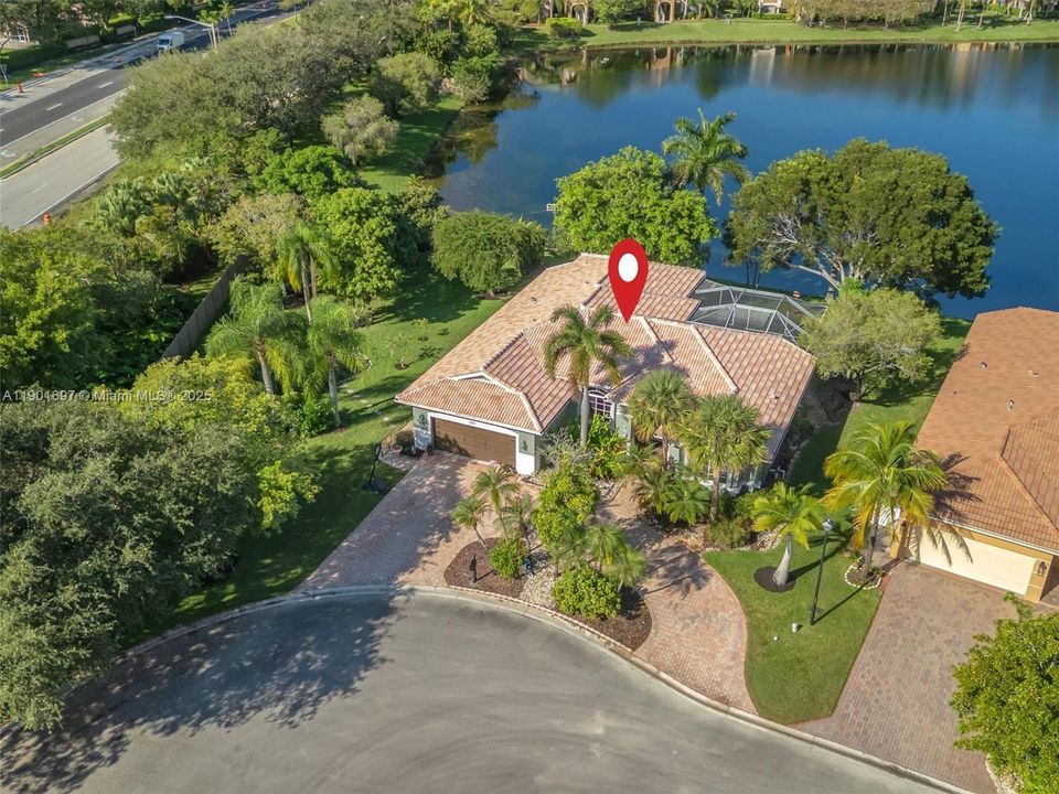 合同活跃: $750,000 (4 贝兹, 3 浴室, 2052 平方英尺)