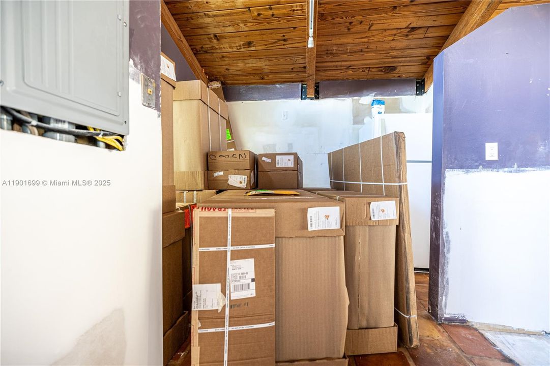 最近售出: $385,000 (2 贝兹, 2 浴室, 1080 平方英尺)