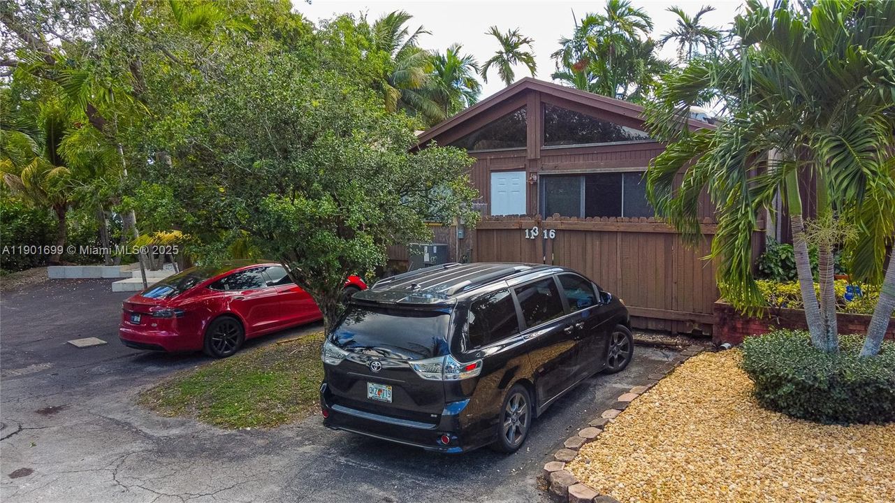 最近售出: $385,000 (2 贝兹, 2 浴室, 1080 平方英尺)