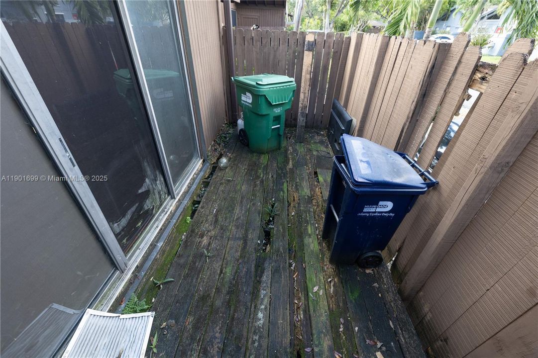 最近售出: $385,000 (2 贝兹, 2 浴室, 1080 平方英尺)