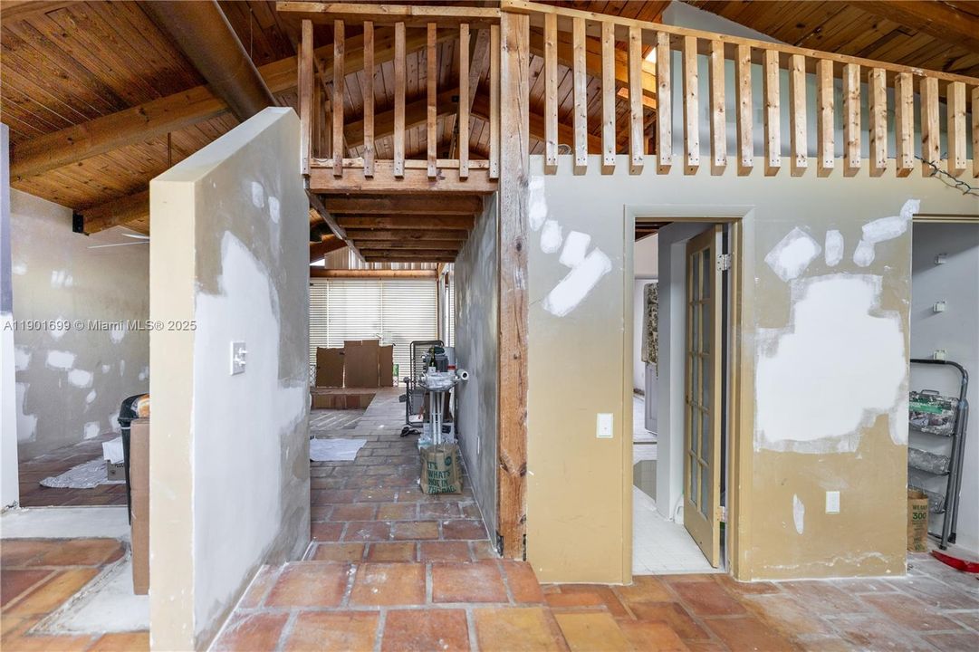 最近售出: $385,000 (2 贝兹, 2 浴室, 1080 平方英尺)