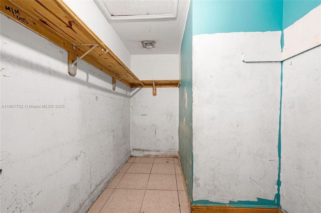 Active With Contract: $420,000 (3 beds, 2 baths, 1450 Square Feet)