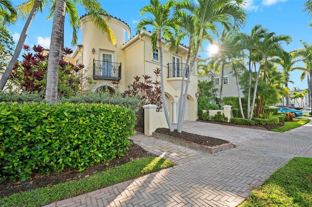 Active With Contract: $2,150,000 (4 beds, 4 baths, 3330 Square Feet)