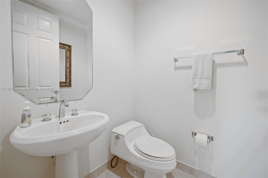 Active With Contract: $2,150,000 (4 beds, 4 baths, 3330 Square Feet)