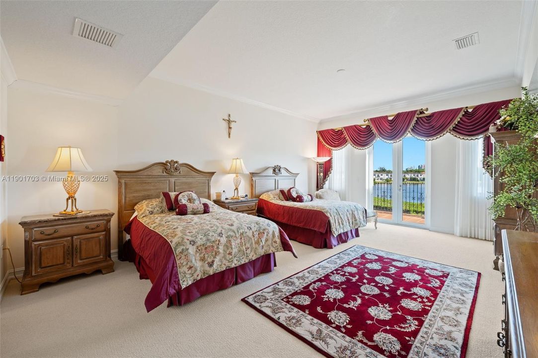 Active With Contract: $2,150,000 (4 beds, 4 baths, 3330 Square Feet)