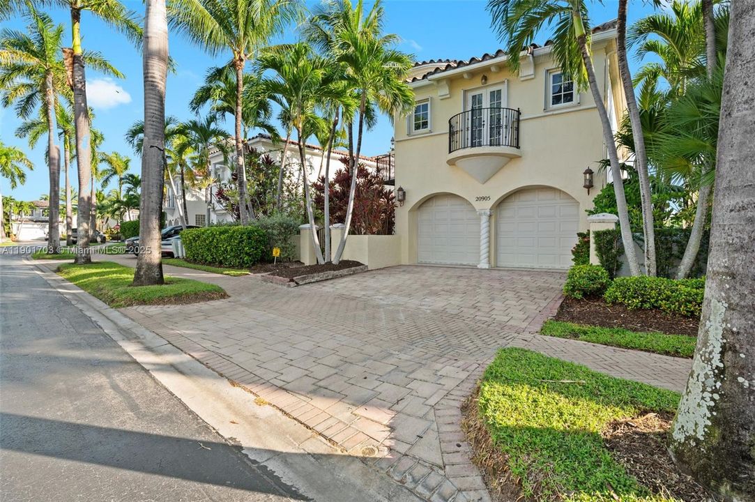 Active With Contract: $2,150,000 (4 beds, 4 baths, 3330 Square Feet)