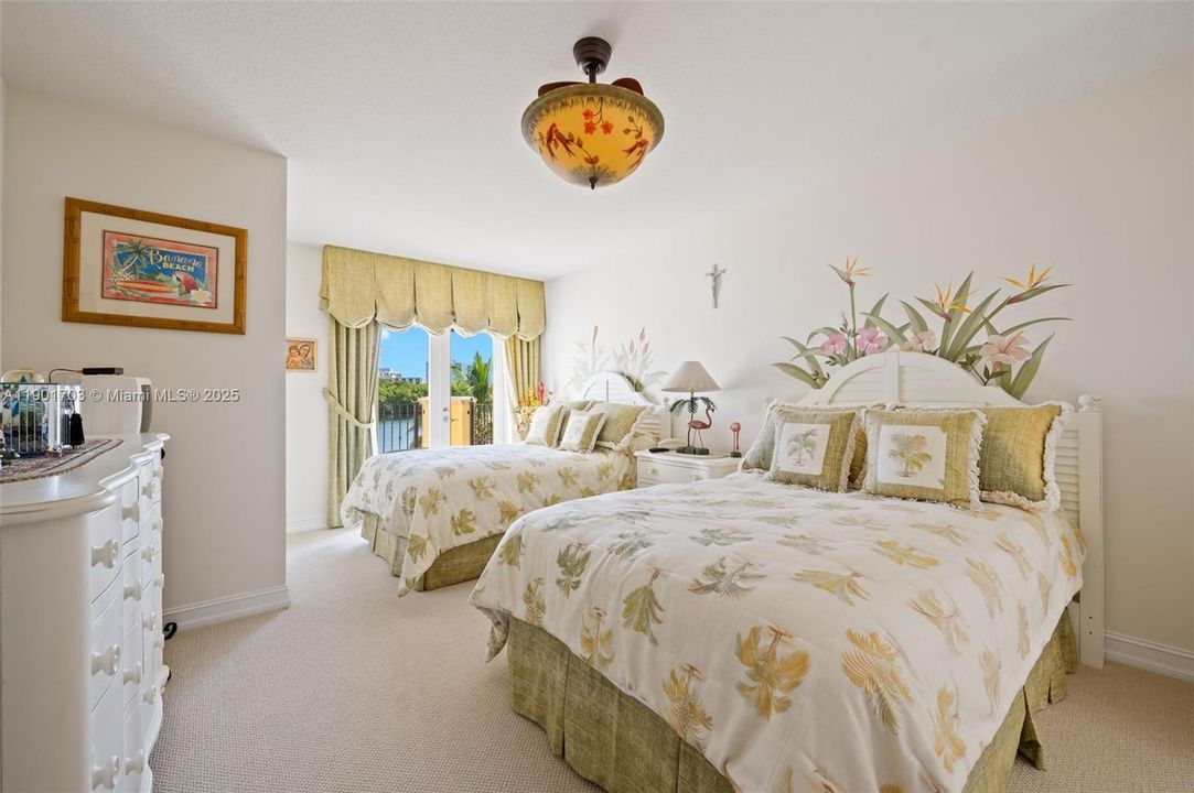 Active With Contract: $2,150,000 (4 beds, 4 baths, 3330 Square Feet)