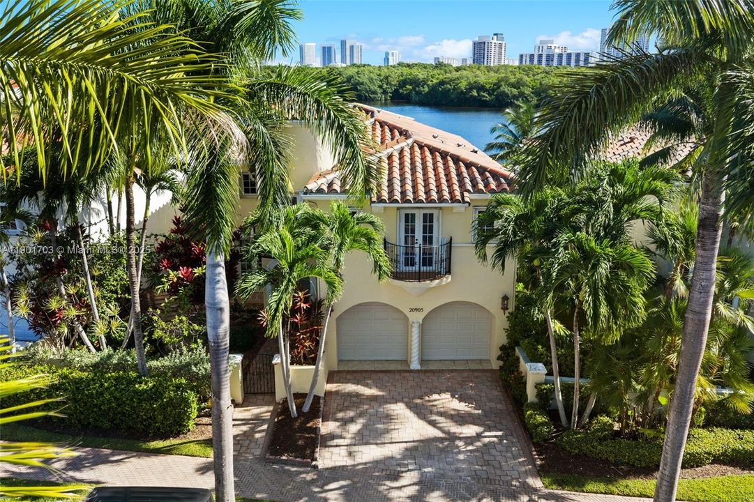 Active With Contract: $2,150,000 (4 beds, 4 baths, 3330 Square Feet)