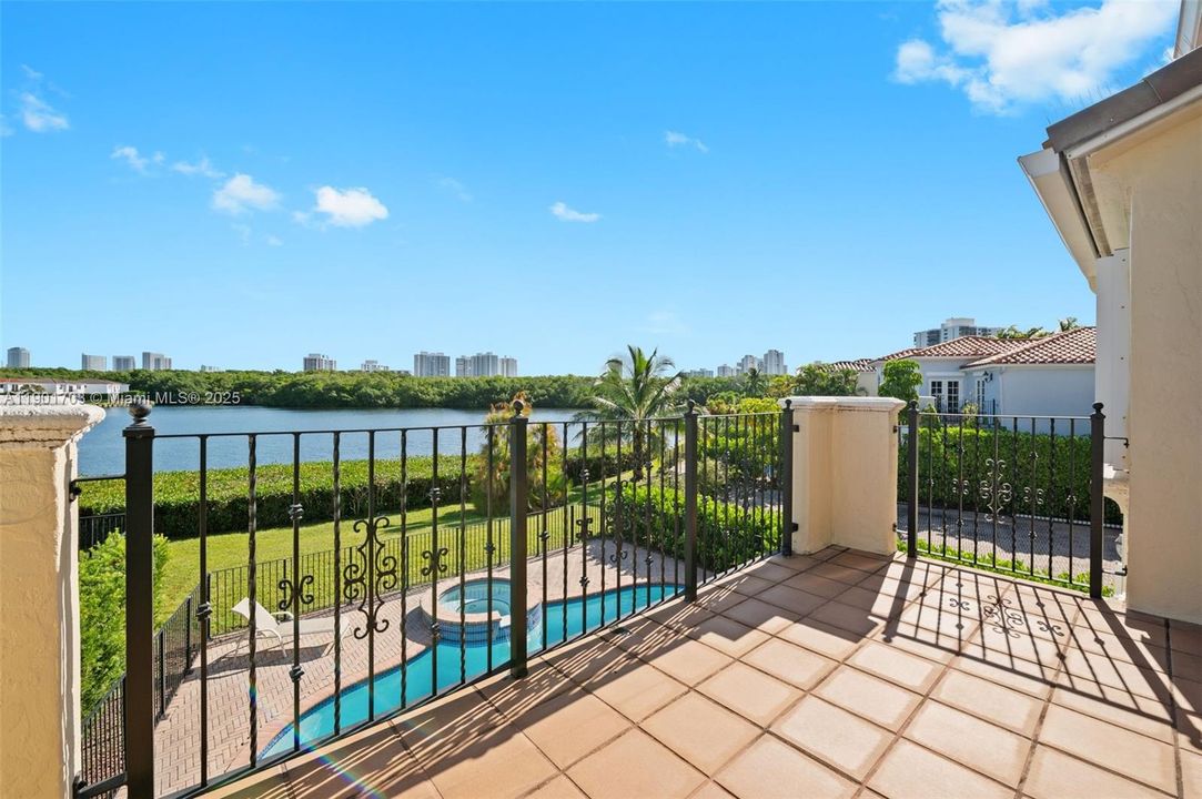 Active With Contract: $2,150,000 (4 beds, 4 baths, 3330 Square Feet)