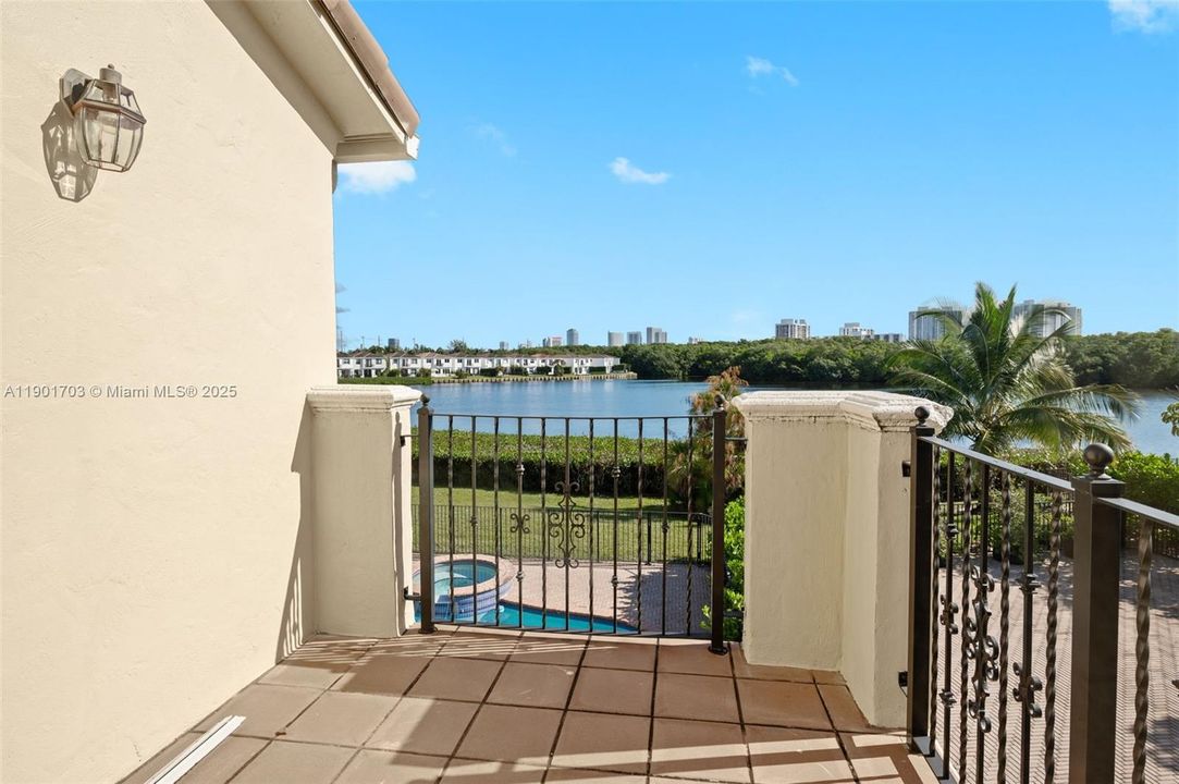 Active With Contract: $2,150,000 (4 beds, 4 baths, 3330 Square Feet)