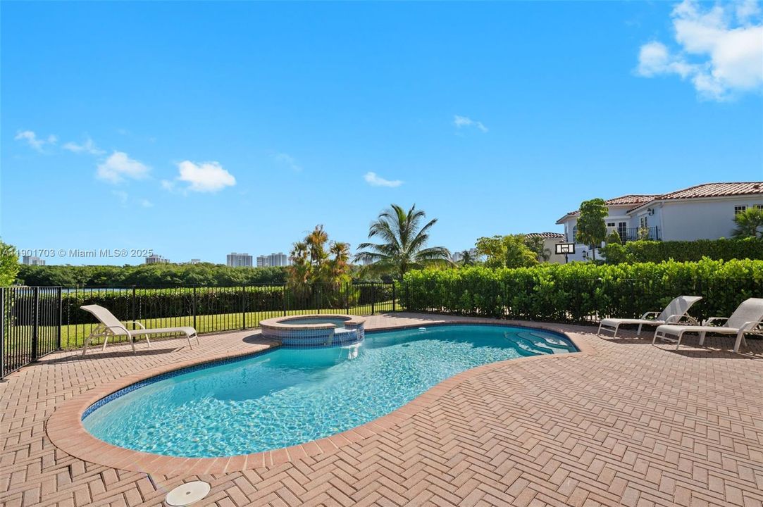 Active With Contract: $2,150,000 (4 beds, 4 baths, 3330 Square Feet)