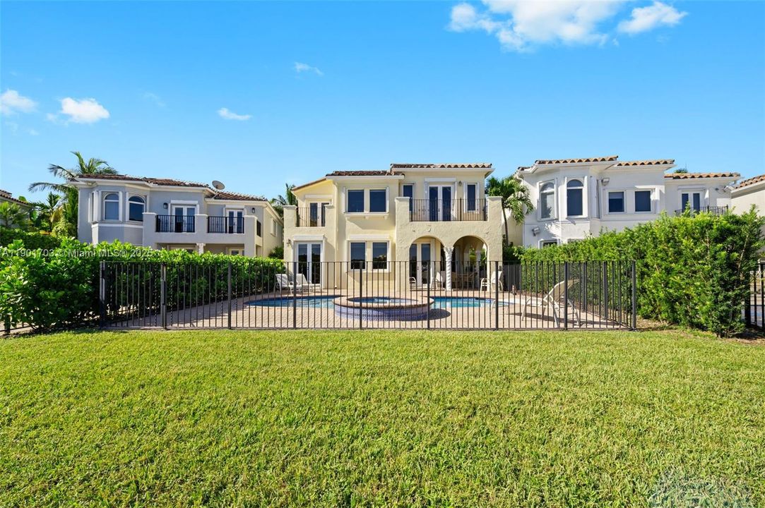 Active With Contract: $2,150,000 (4 beds, 4 baths, 3330 Square Feet)