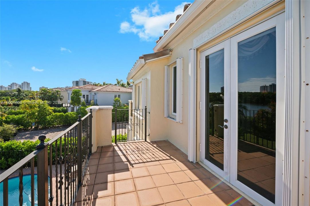 Active With Contract: $2,150,000 (4 beds, 4 baths, 3330 Square Feet)