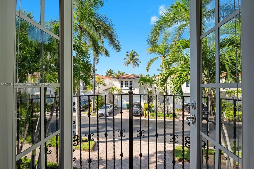 Active With Contract: $2,150,000 (4 beds, 4 baths, 3330 Square Feet)