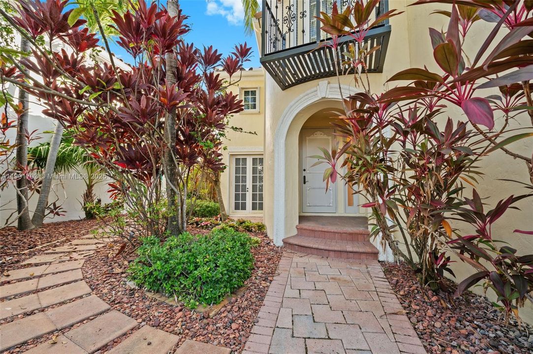 Active With Contract: $2,150,000 (4 beds, 4 baths, 3330 Square Feet)