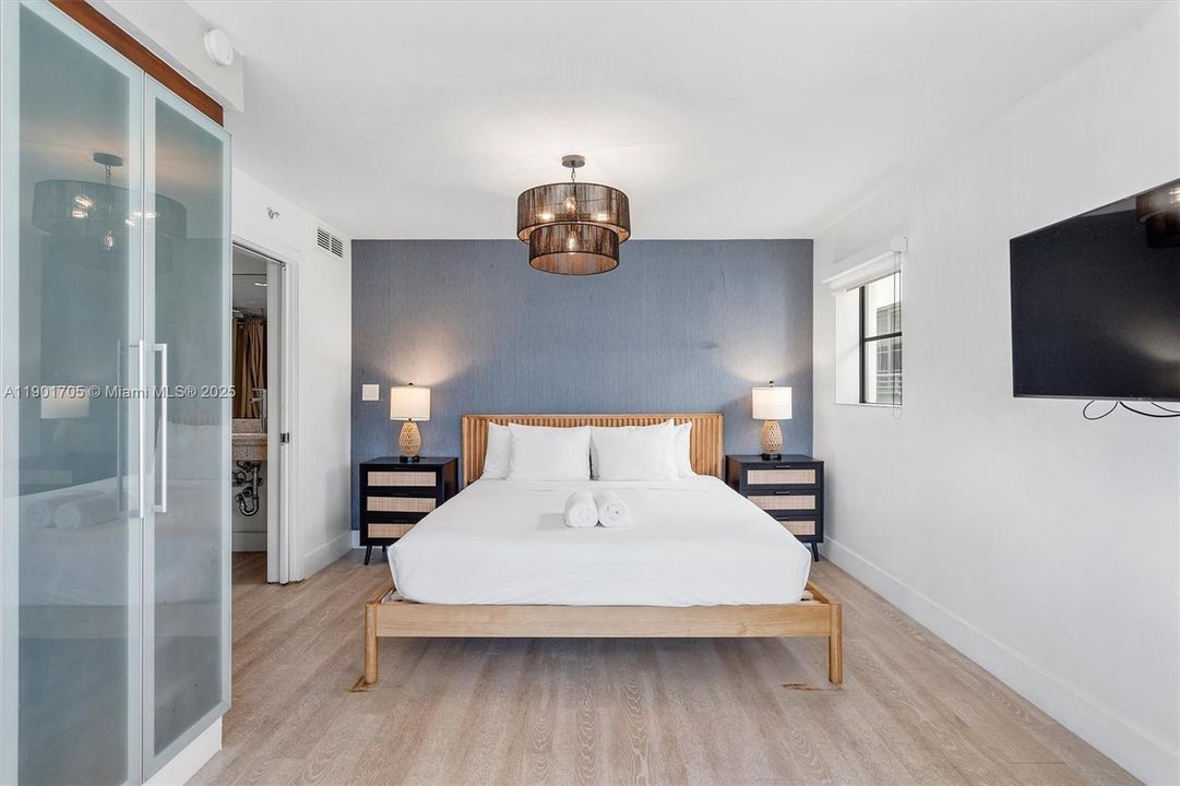 For Sale: $550,000 (0 beds, 1 baths, 594 Square Feet)