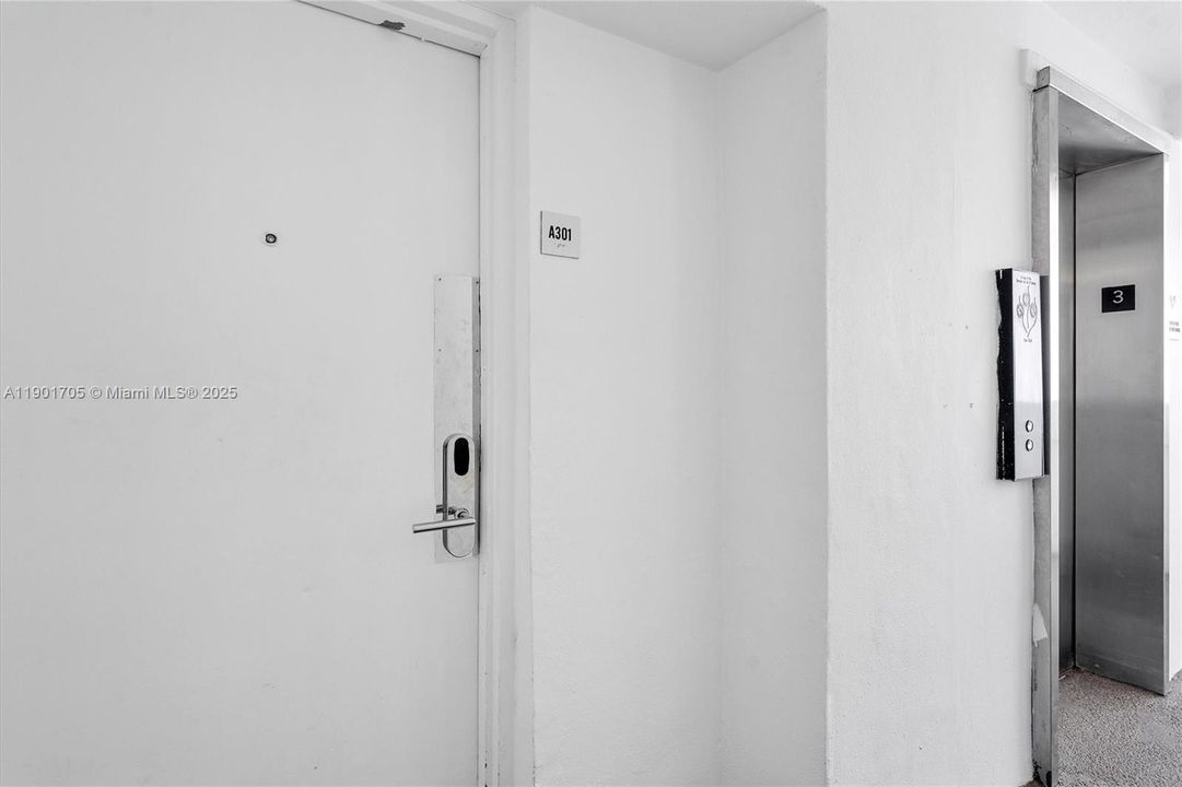 For Sale: $550,000 (0 beds, 1 baths, 594 Square Feet)