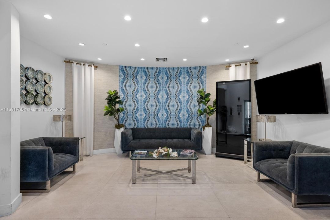 For Sale: $550,000 (0 beds, 1 baths, 594 Square Feet)