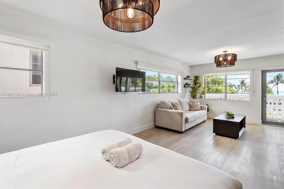 For Sale: $550,000 (0 beds, 1 baths, 594 Square Feet)