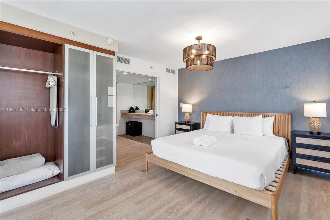 For Sale: $550,000 (0 beds, 1 baths, 594 Square Feet)