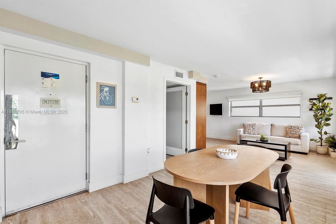 For Sale: $550,000 (0 beds, 1 baths, 594 Square Feet)