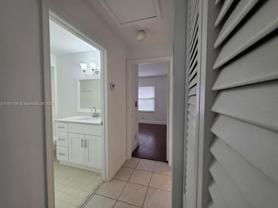 Active With Contract: $2,500 (3 beds, 2 baths, 1187 Square Feet)