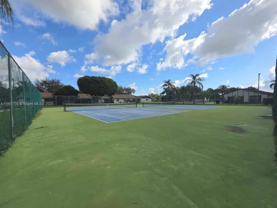 Active With Contract: $2,500 (3 beds, 2 baths, 1187 Square Feet)