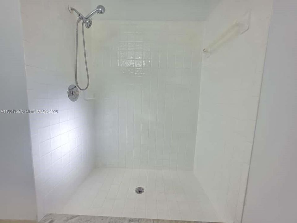 Active With Contract: $2,500 (3 beds, 2 baths, 1187 Square Feet)