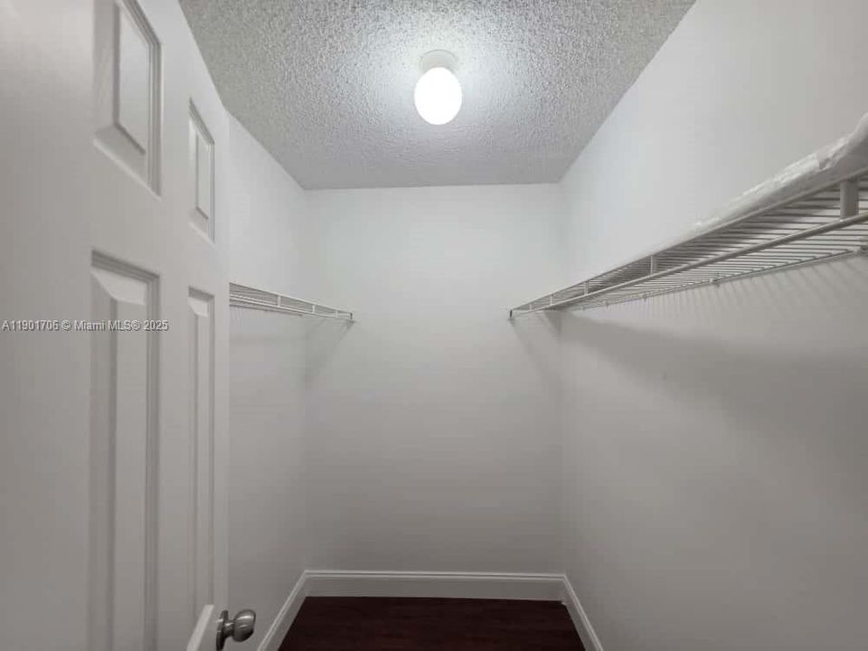 Active With Contract: $2,500 (3 beds, 2 baths, 1187 Square Feet)